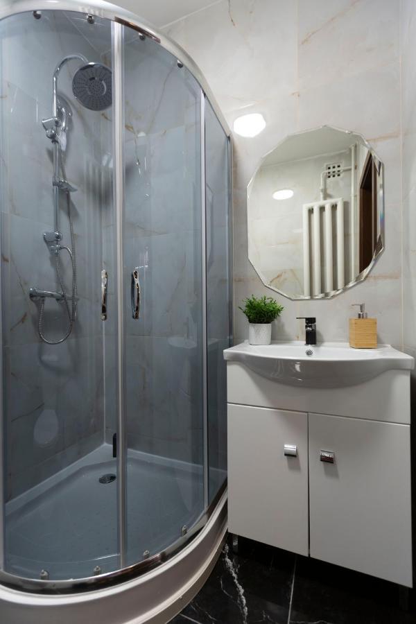 Stylish Quentin Apartment In The King Street Budapest Exterior foto